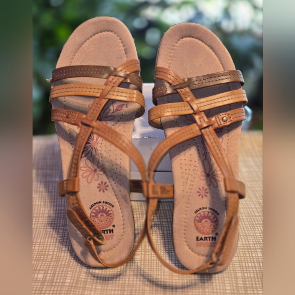 Women's Earth Spirit Beige and Camel Sandals
